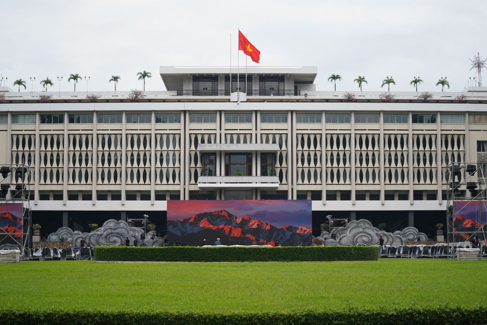 le tuong niem dong bao tu vong trong dai dich covid 19 dien ra vao toi nay 19 11 dspl 1 le tuong niem dong bao tu vong trong dai dich covid 19 dien ra vao toi nay 19 11 dspl 1