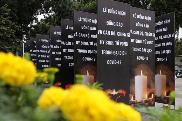 le tuong niem dong bao tu vong trong dai dich covid 19 dien ra vao toi nay 19 11 dspl 88 le tuong niem dong bao tu vong trong dai dich covid 19 dien ra vao toi nay 19 11 dspl 88