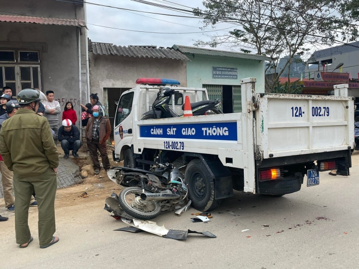 lang son lam ro thong tin csgt dung xe cong vu chan duong khien hoc sinh gap tai nan dspl 1 lang son lam ro thong tin csgt dung xe cong vu chan duong khien hoc sinh gap tai nan dspl 1