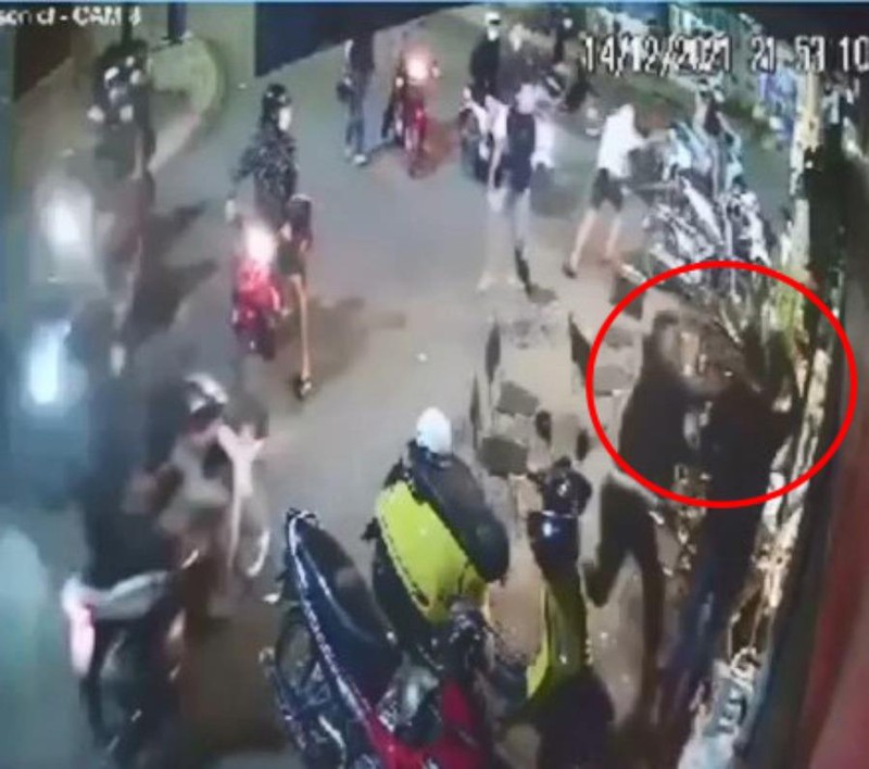 vu hang chuc thanh nien lao vao quan ca phe chem loan xa camera ghi lai gi dspl 1
