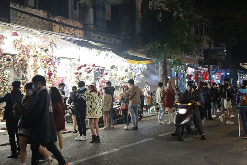 ha noi den giang sinh nha tho lon vang lang pho hang ma bo ho van dong kin nguoi dspl 4