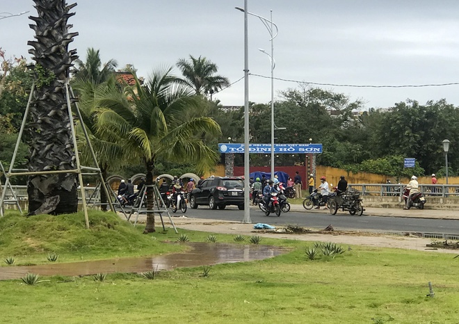 danh tinh nguoi dan ong chay den trong cong thoat nuoc dspl 1