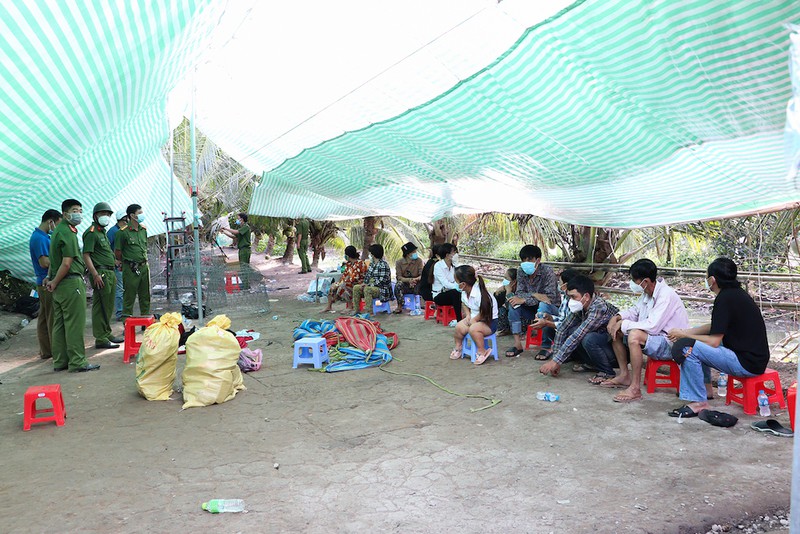 tin tuc phap luat ngay 30 12 2021 dot kich song bac giua vuon dua thu giu gan 400 trieu dong dspl 1 tin tuc phap luat ngay 30 12 2021 dot kich song bac giua vuon dua thu giu gan 400 trieu dong dspl 1