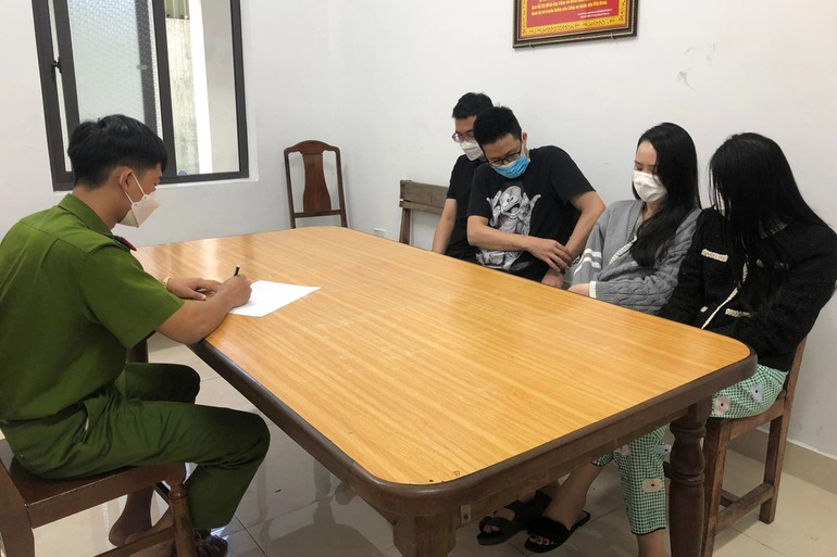tin tuc phap luat ngay 9 1 bat qua tang nhom nam thanh nu tu lam tro mo am trong can ho cao cap dspl 1 tin tuc phap luat ngay 9 1 bat qua tang nhom nam thanh nu tu lam tro mo am trong can ho cao cap dspl 1