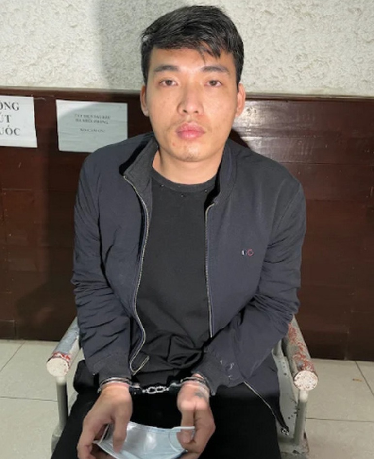 ke tran lot bong tai vang cua hoc sinh 8 tuoi truoc cong truong ham choi co tien an tien su dpsl 1 ke tran lot bong tai vang cua hoc sinh 8 tuoi truoc cong truong ham choi co tien an tien su dpsl 1