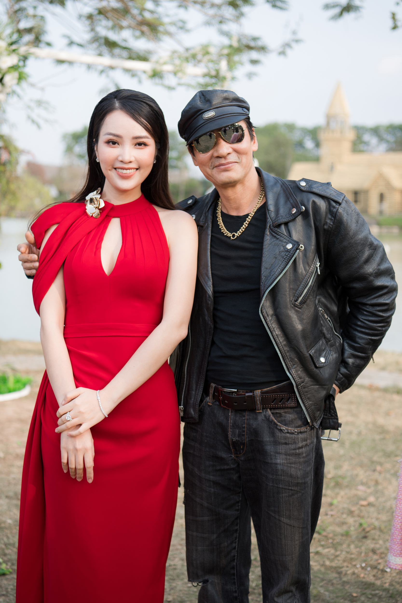 a hau thuy van giua hao nhoang cua showbiz toi van que mua dspl 2 a hau thuy van giua hao nhoang cua showbiz toi van que mua dspl 2