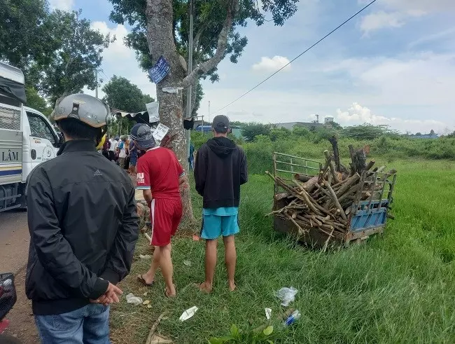tin tuc tai nan giao thong moi ngay 4 8 xe dap dien va cham xe tai em gai tu vong anh trai nguy kich dspl 2 tin tuc tai nan giao thong moi ngay 4 8 xe dap dien va cham xe tai em gai tu vong anh trai nguy kich dspl 2