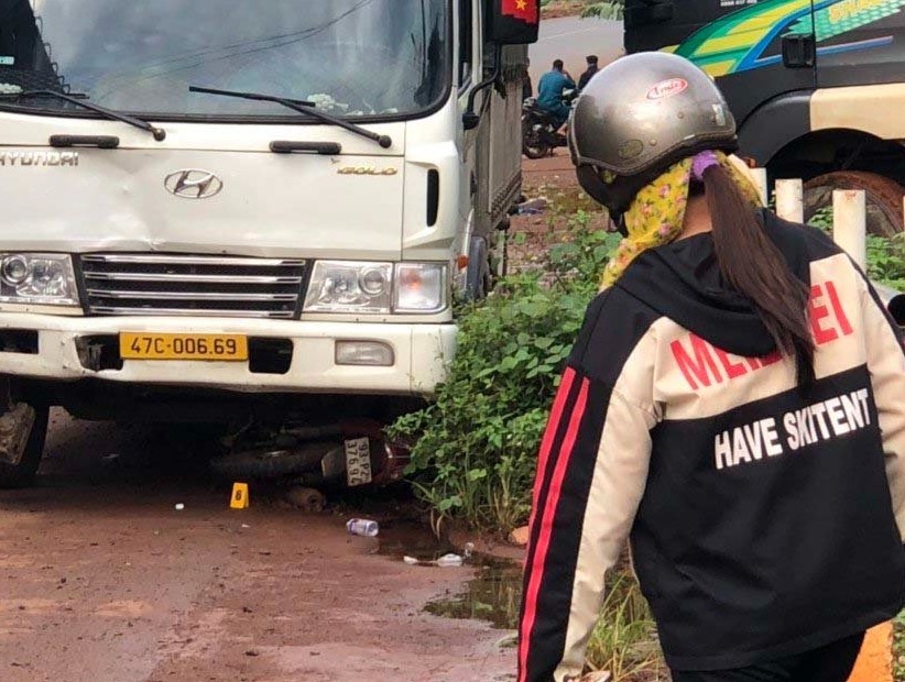 tin tuc tai nan giao thong moi ngay 5 8 xe tai cuon xe may vao gam 1 nguoi tu vong dspl 2 tin tuc tai nan giao thong moi ngay 5 8 xe tai cuon xe may vao gam 1 nguoi tu vong dspl 2