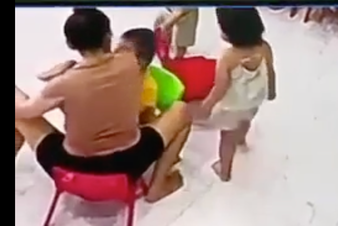 co giao hat cui cho vao mat be trai 3 tuoi neu co y do xau da dan den cho khuat khong co camera dspl 1 co giao hat cui cho vao mat be trai 3 tuoi neu co y do xau da dan den cho khuat khong co camera dspl 1