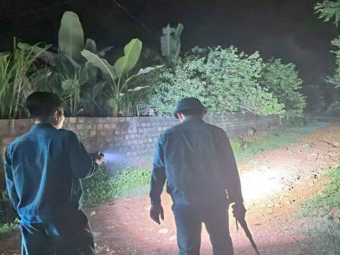 nguoi dan ong 31 tuoi tron khoi nha tam giu de ve gap vo mot dem dspl 1