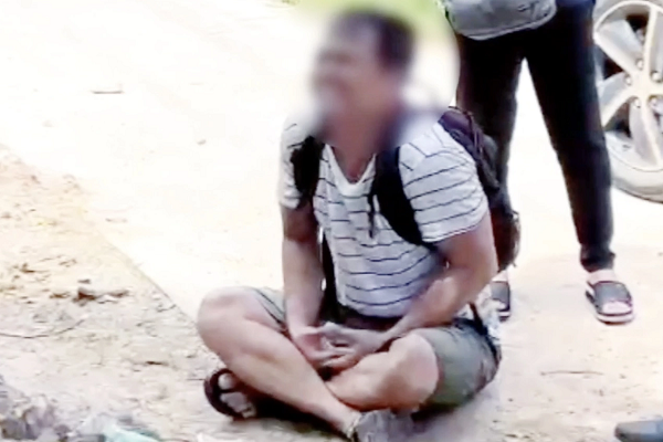 o to lao len via he tong do cay xanh tai xe xuong xe lam hanh dong la dspl 2 o to lao len via he tong do cay xanh tai xe xuong xe lam hanh dong la dspl 2