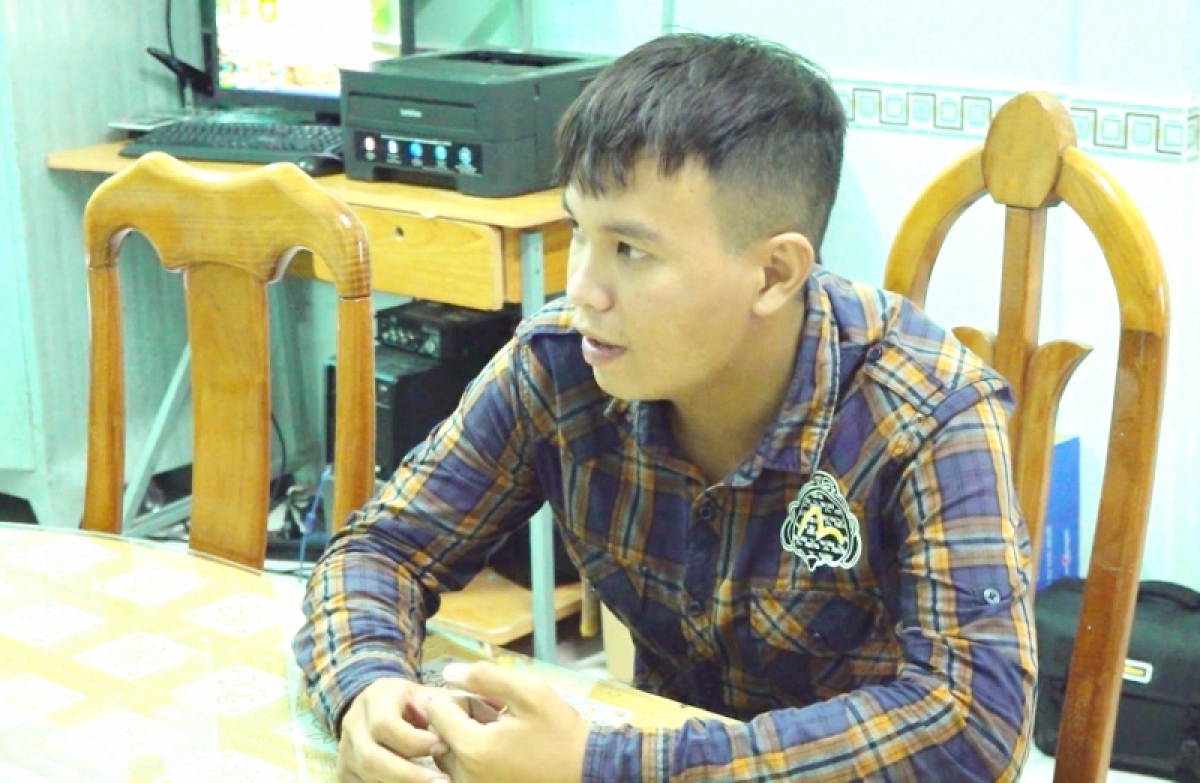 dang clip di xe mo to 1 banh len tiktok nam thanh nien nhan ket dang dspl 1 dang clip di xe mo to 1 banh len tiktok nam thanh nien nhan ket dang dspl 1