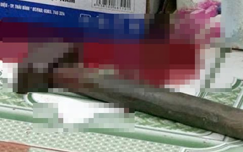 bi tu choi tinh cam nam nhan vien quan bia dung bua tan cong con gai chu quan