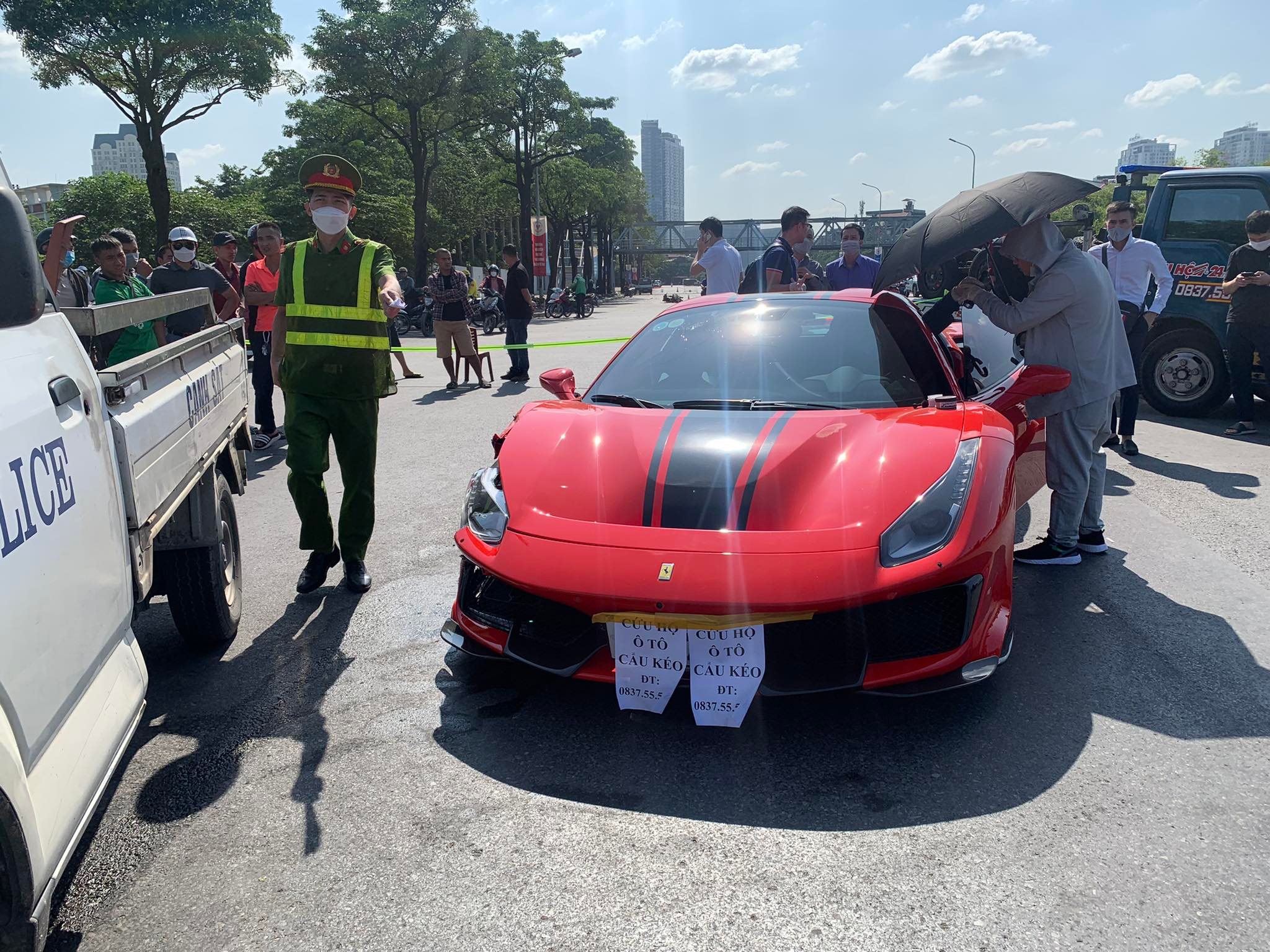 vu sieu xe ferrari 488 gay tai nan 1 nguoi chet o ha noi nguoi dan gan hien truong noi gi dspl 2 vu sieu xe ferrari 488 gay tai nan 1 nguoi chet o ha noi nguoi dan gan hien truong noi gi dspl 2