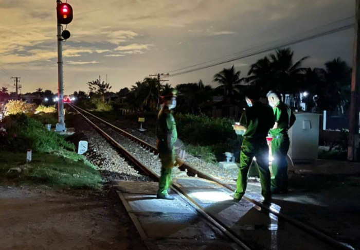 tin tuc tai nan giao thong moi ngay 8 12 2022 xe may dam vao tau hoa nam thanh nien tu vong thuong tam dspl 1 tin tuc tai nan giao thong moi ngay 8 12 2022 xe may dam vao tau hoa nam thanh nien tu vong thuong tam dspl 1