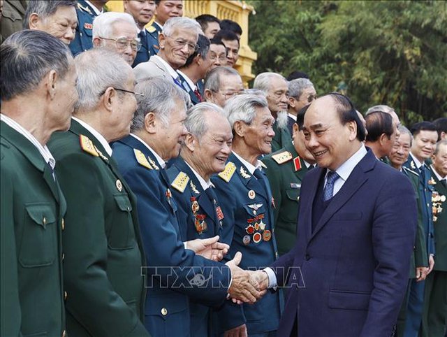 chu tich nuoc gap mat cac cuu chien binh bo doi ten lua phong khong va su doan 361 dspl 1 chu tich nuoc gap mat cac cuu chien binh bo doi ten lua phong khong va su doan 361 dspl 1