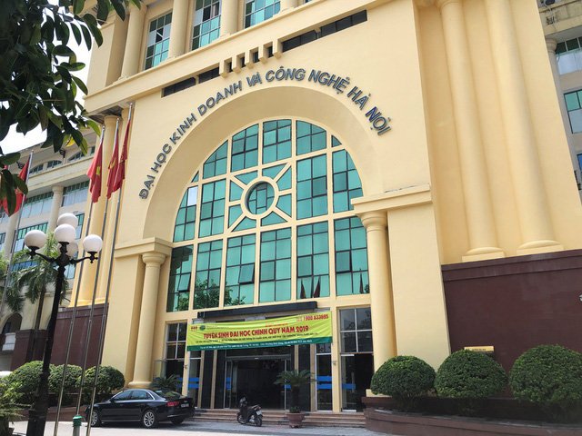 vu truong dh in pano nen co nuoc ngoai khong phu hop bo gd dt noi gi dspl
