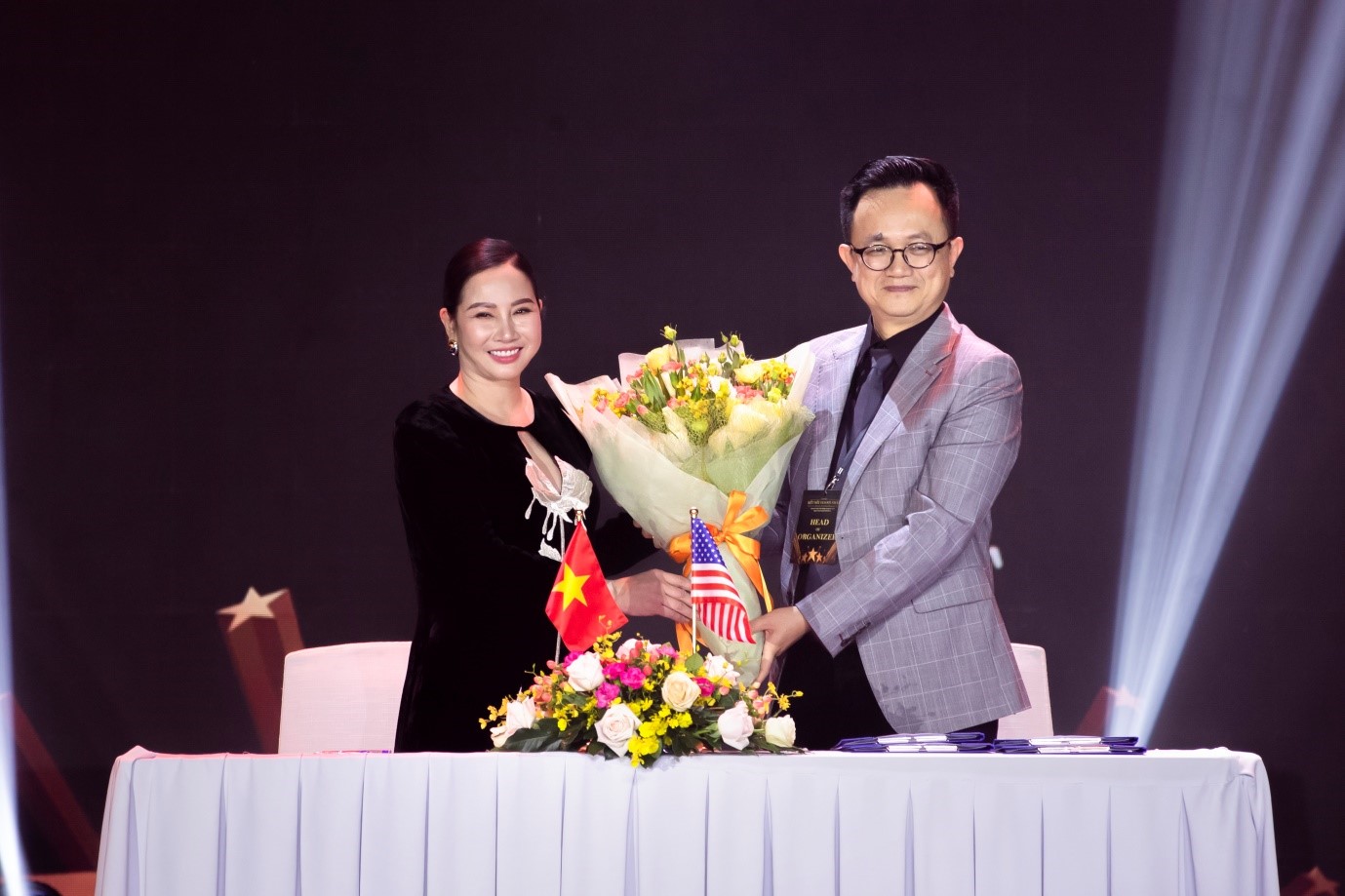 doanh nhan dinh vinh cuong luc dau to chuc thanh cong vietnam beauty business awards 2022 dspl 1 doanh nhan dinh vinh cuong luc dau to chuc thanh cong vietnam beauty business awards 2022 dspl 1