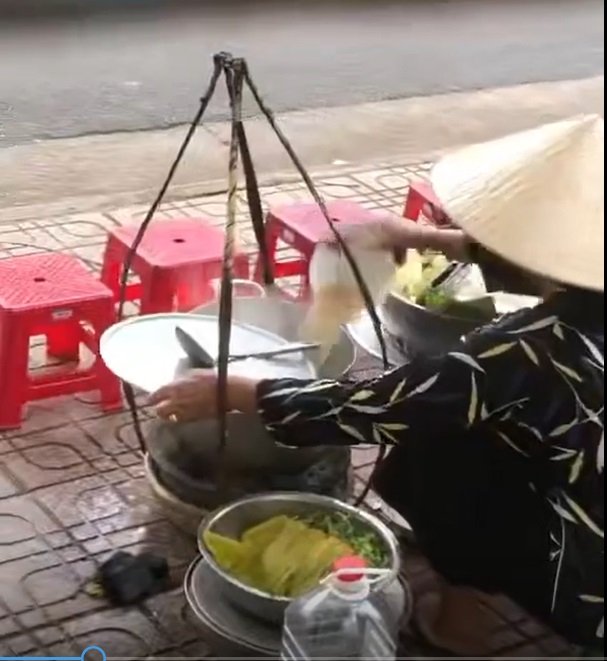 nguoi ban hang rong trong clip do thuc an thua vao noi nuoc leo bi phat bo sung dspl 1 nguoi ban hang rong trong clip do thuc an thua vao noi nuoc leo bi phat bo sung dspl 1