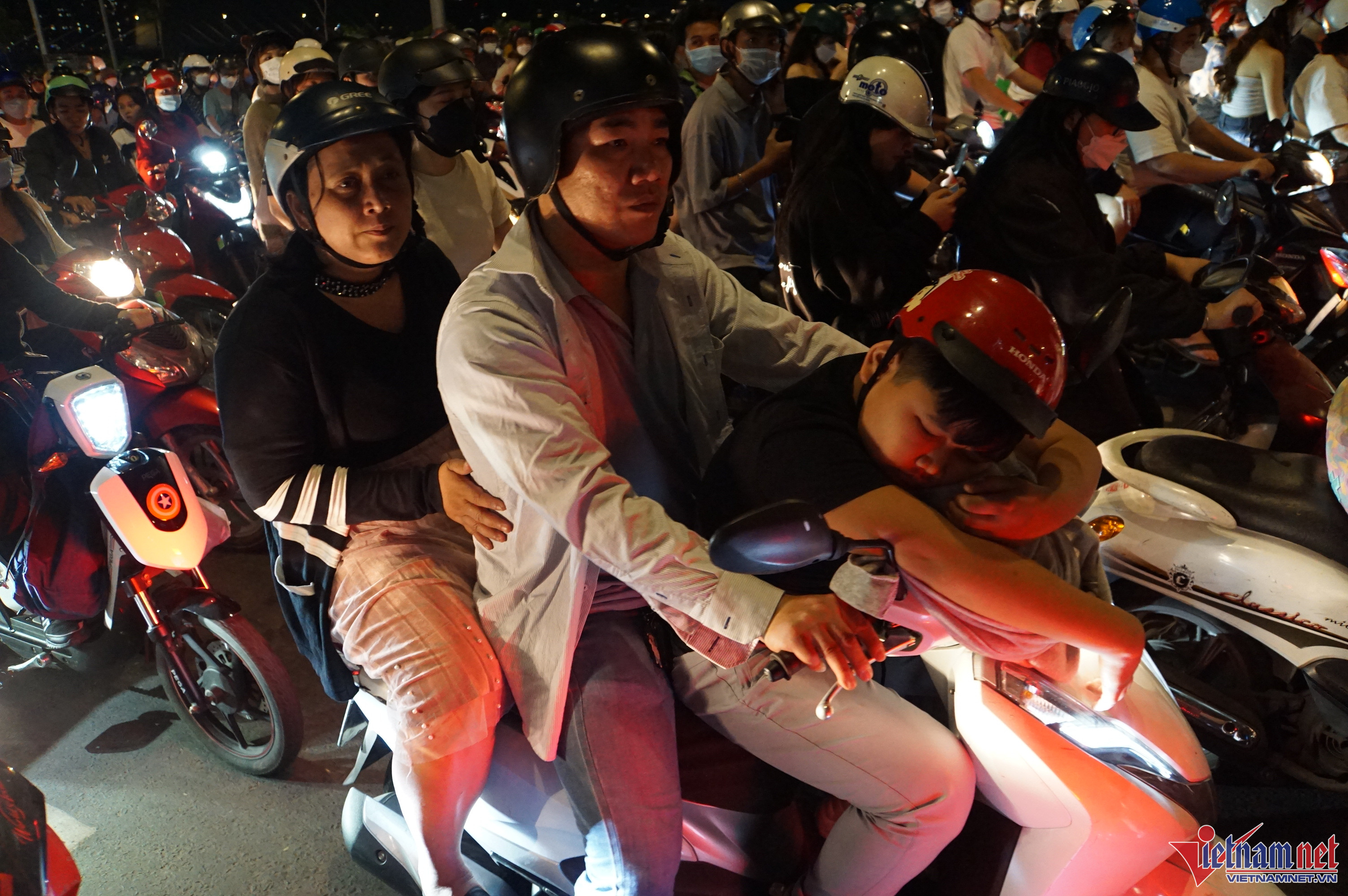 duong pho o tp hcm ket cung sau man phao hoa don nam moi 2023 dspl 10