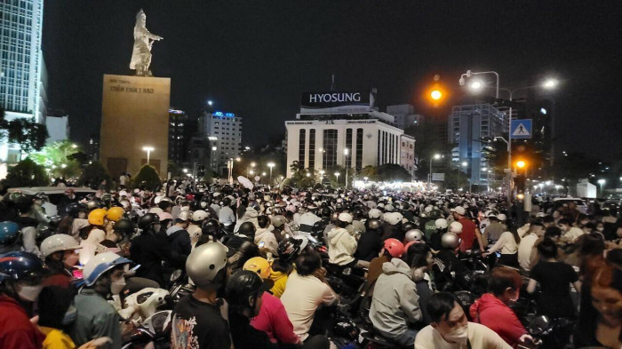 duong pho o tp hcm ket cung sau man phao hoa don nam moi 2023 dspl 9