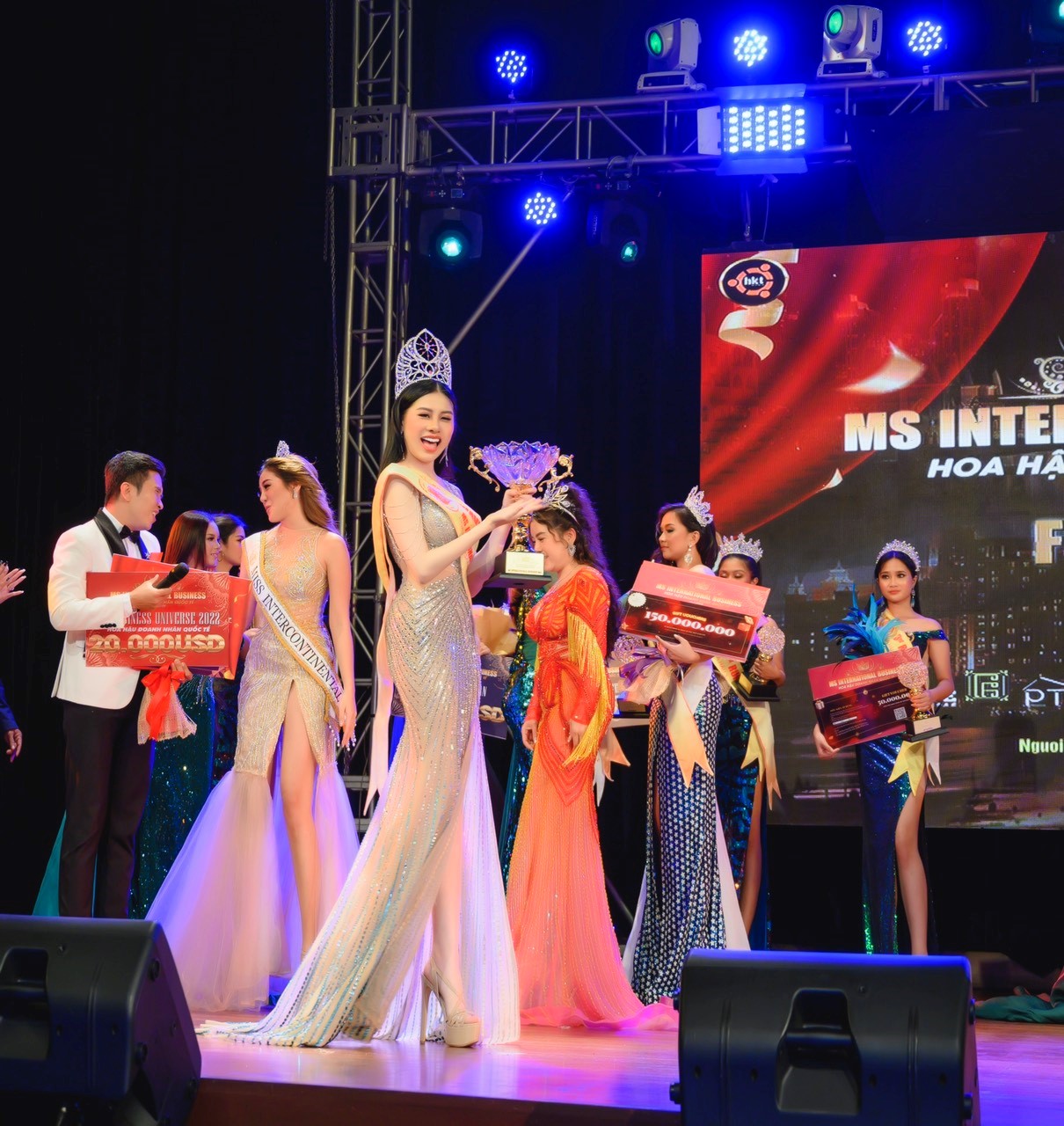 hoa hau lien luc dia 2021 trao vuong mien cho tan hoa ms international business 2022 dspl 2 hoa hau lien luc dia 2021 trao vuong mien cho tan hoa ms international business 2022 dspl 2