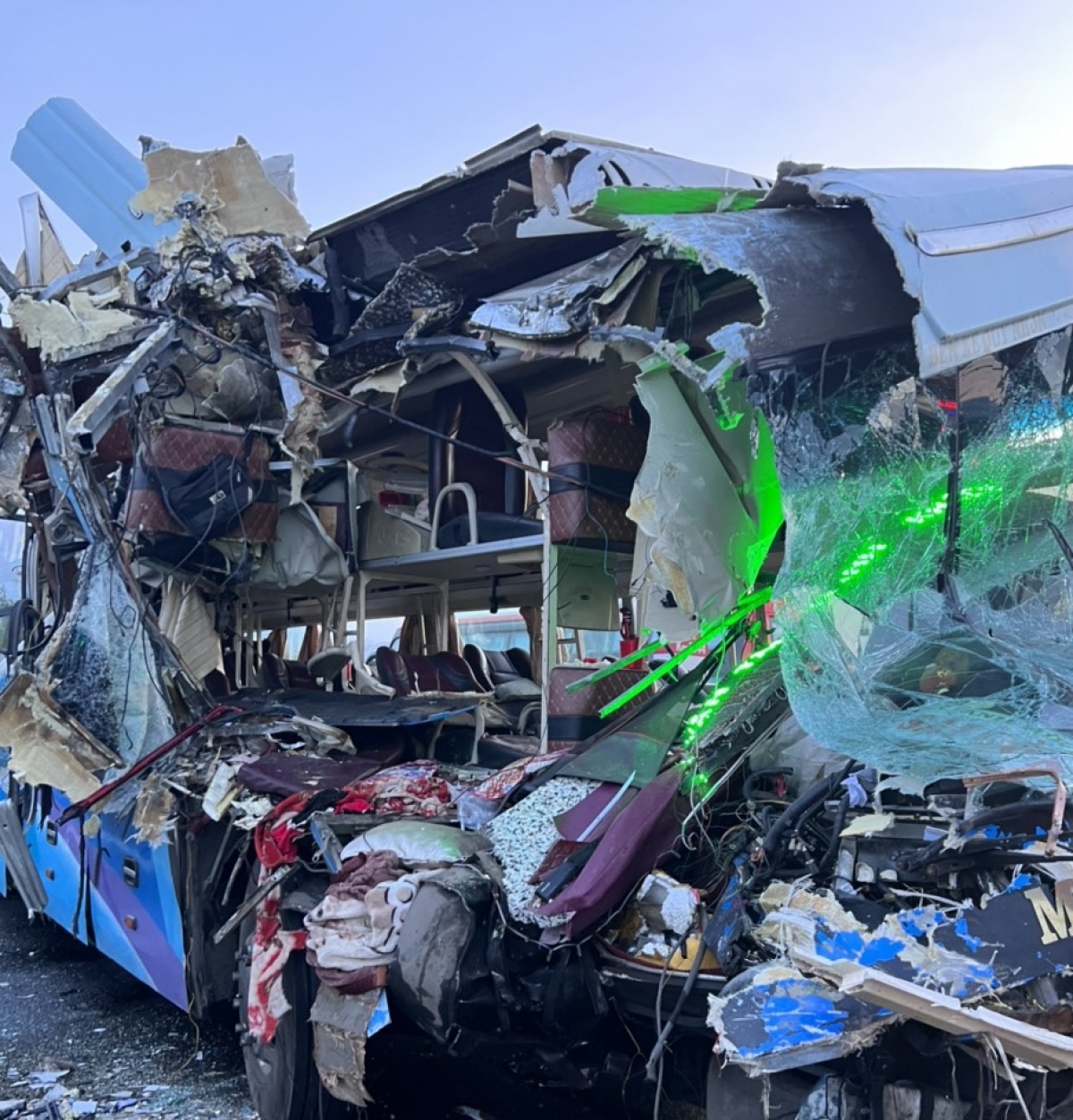 tin tuc tai nan giao thong moi ngay 19 1 xe khach tong vao duoi container 2 nguoi chet 3 nguoi bi thuong dspl 1 tin tuc tai nan giao thong moi ngay 19 1 xe khach tong vao duoi container 2 nguoi chet 3 nguoi bi thuong dspl 1