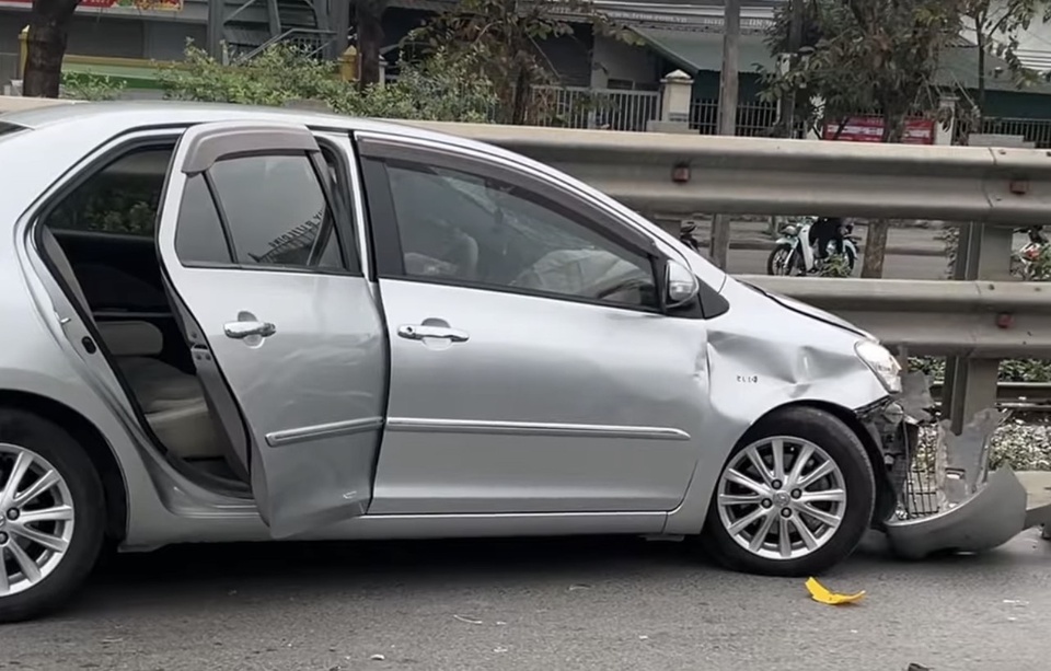 tin tuc tai nan giao thong moi ngay 21 1 xe vios lao sang lan nguoc chieu hat vang loat nguoi di xe may dspl 1 tin tuc tai nan giao thong moi ngay 21 1 xe vios lao sang lan nguoc chieu hat vang loat nguoi di xe may dspl 1