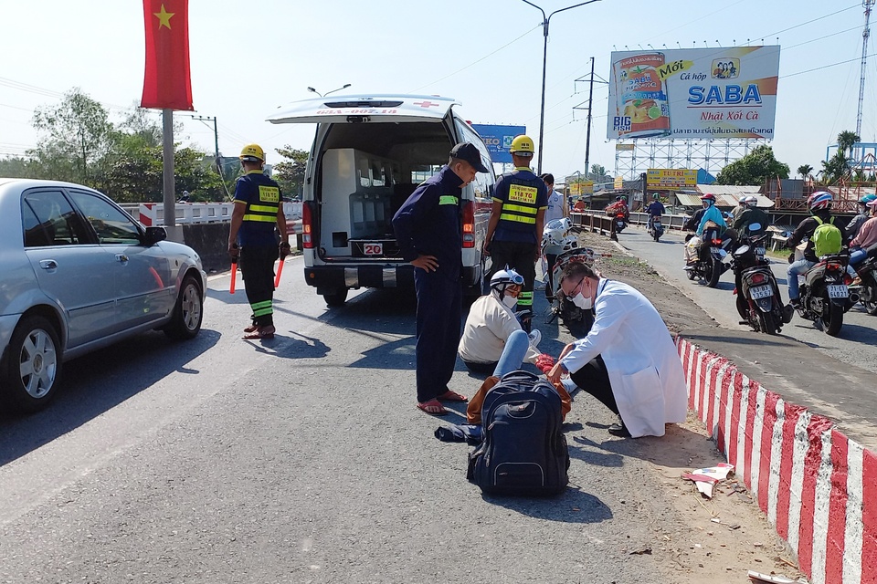 tin tuc tai nan giao thong moi ngay 22 1 xe may tong thanh cau hai co gai vang xa 5 m tren quoc lo 1 dspl 1 tin tuc tai nan giao thong moi ngay 22 1 xe may tong thanh cau hai co gai vang xa 5 m tren quoc lo 1 dspl 1
