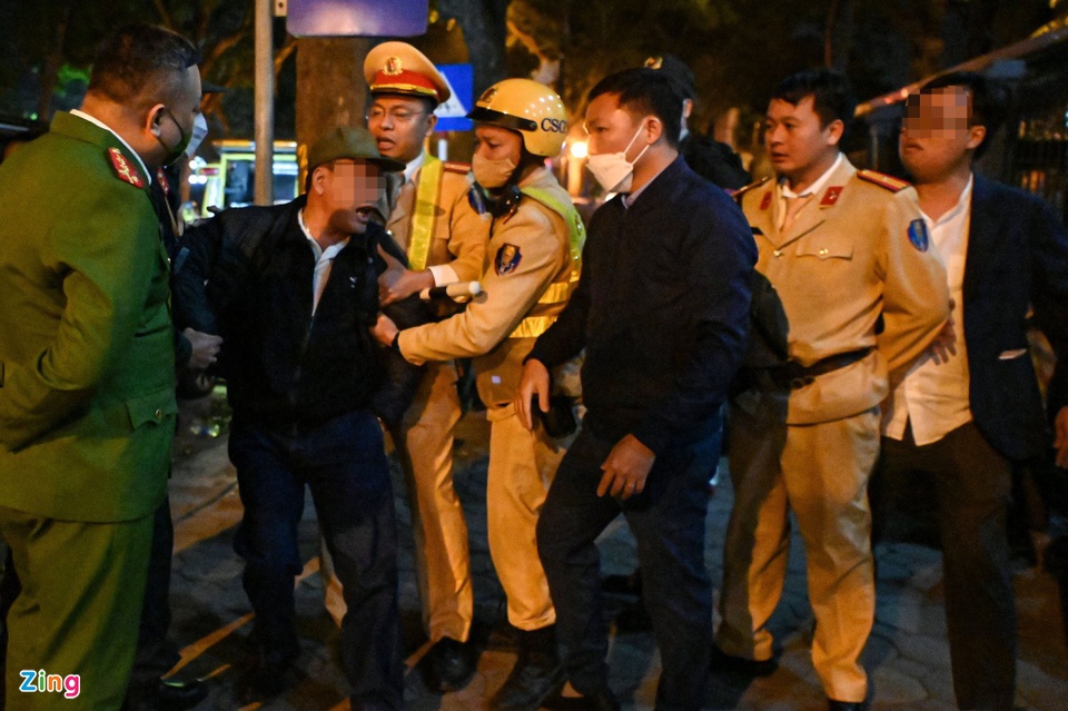 ha noi cong an trieu tap nguoi dan ong chui boi tai chot do nong do con dspl 1 ha noi cong an trieu tap nguoi dan ong chui boi tai chot do nong do con dspl 1