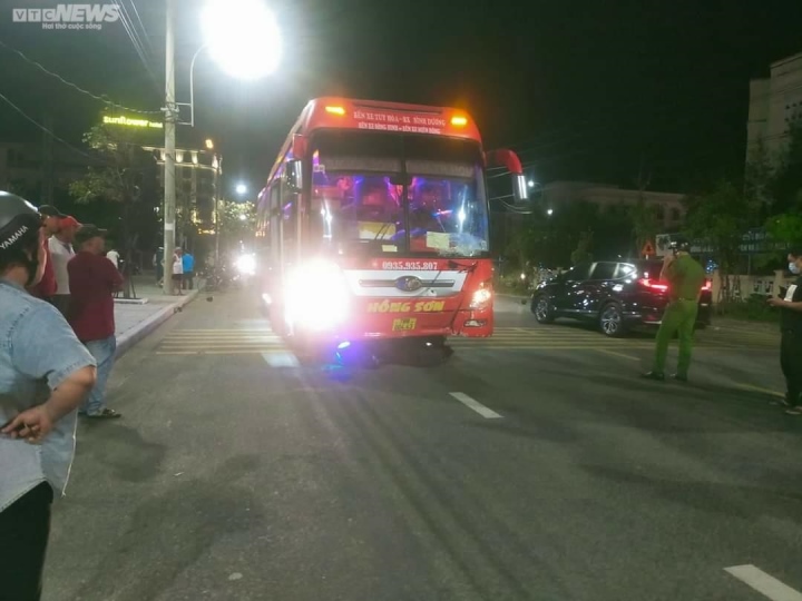 tin tuc tai nan giao thong moi ngay 13 2 dien bien moi vu xe khach hong son va cham voi xe may 2 nguoi tu vong dspl 1