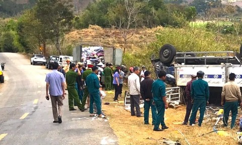 tin tuc tai nan giao thong moi ngay 16 2 xe cho hang tu thien bi lat tren deo lam 3 nguoi thuong vong dpsl 2g tin tuc tai nan giao thong moi ngay 16 2 xe cho hang tu thien bi lat tren deo lam 3 nguoi thuong vong dpsl 2g