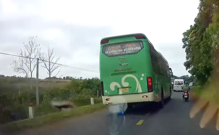 vu xe khach vuot au ep xe may te nga dien bien moi nhat dspl 1