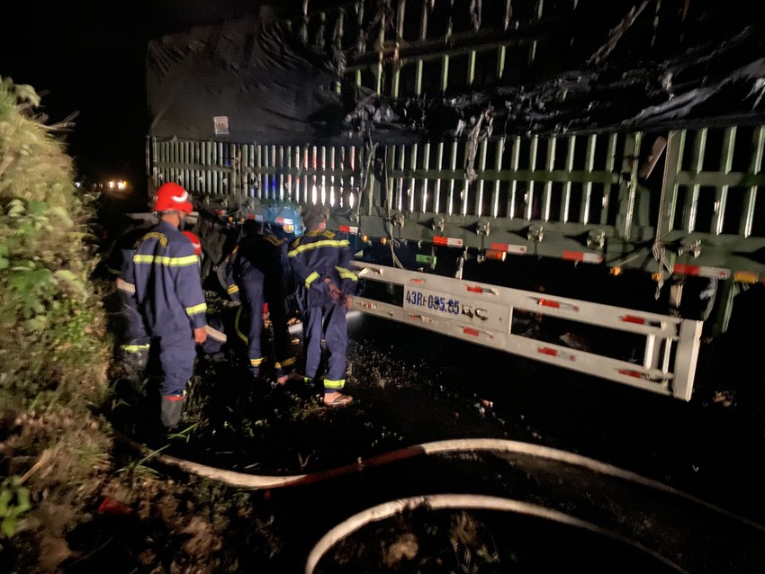 tin tuc tai nan giao thong moi ngay 23 2 nguoi phu nu bi xe dau keo can tu vong tren duong di lam dpsl 2