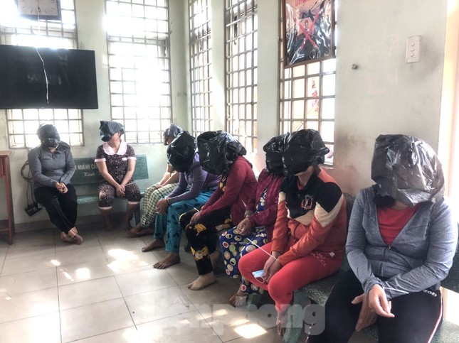 bat giu nhieu quy ba sat phat co bac trong nha kho bo hoang o binh duong dpsl1 bat giu nhieu quy ba sat phat co bac trong nha kho bo hoang o binh duong dpsl1