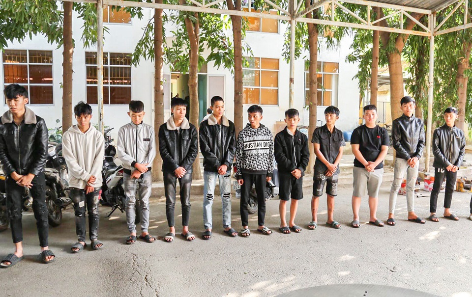 tin tuc phap luat moi nhat ngay 7 3 nhom khach vac dao tan cong chu quan nhau gay nao loan trong dem dspl 2 tin tuc phap luat moi nhat ngay 7 3 nhom khach vac dao tan cong chu quan nhau gay nao loan trong dem dspl 2