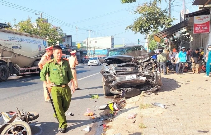 tin tuc tai nan giao thong moi nhat ngay 9 3 xe ban tai tong truc dien xe may 3 nguoi thuong vong o lam dong edspl 1