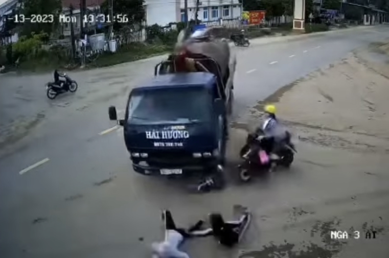 tin tuc tai nan giao thong moi nhat ngay 15 3 xe buyt lao vao quan bun cha o ha noi dspl 1 tin tuc tai nan giao thong moi nhat ngay 15 3 xe buyt lao vao quan bun cha o ha noi dspl 1