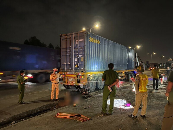 tin tuc tai nan giao thong moi nhat ngay 16 3 dap xe den truong nu sinh tieu hoc tu vong duoi gam xe tai dspl 1 tin tuc tai nan giao thong moi nhat ngay 16 3 dap xe den truong nu sinh tieu hoc tu vong duoi gam xe tai dspl 1