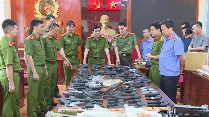 cong an pha duong day mua ban sung quy mo lon bat khan cap 3 nghi pham dspl 1 cong an pha duong day mua ban sung quy mo lon bat khan cap 3 nghi pham dspl 1