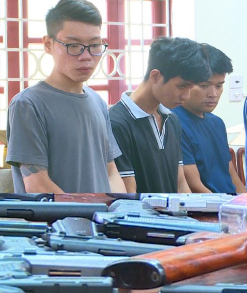 cong an pha duong day mua ban sung quy mo lon bat khan cap 3 nghi pham dspl 2 cong an pha duong day mua ban sung quy mo lon bat khan cap 3 nghi pham dspl 2