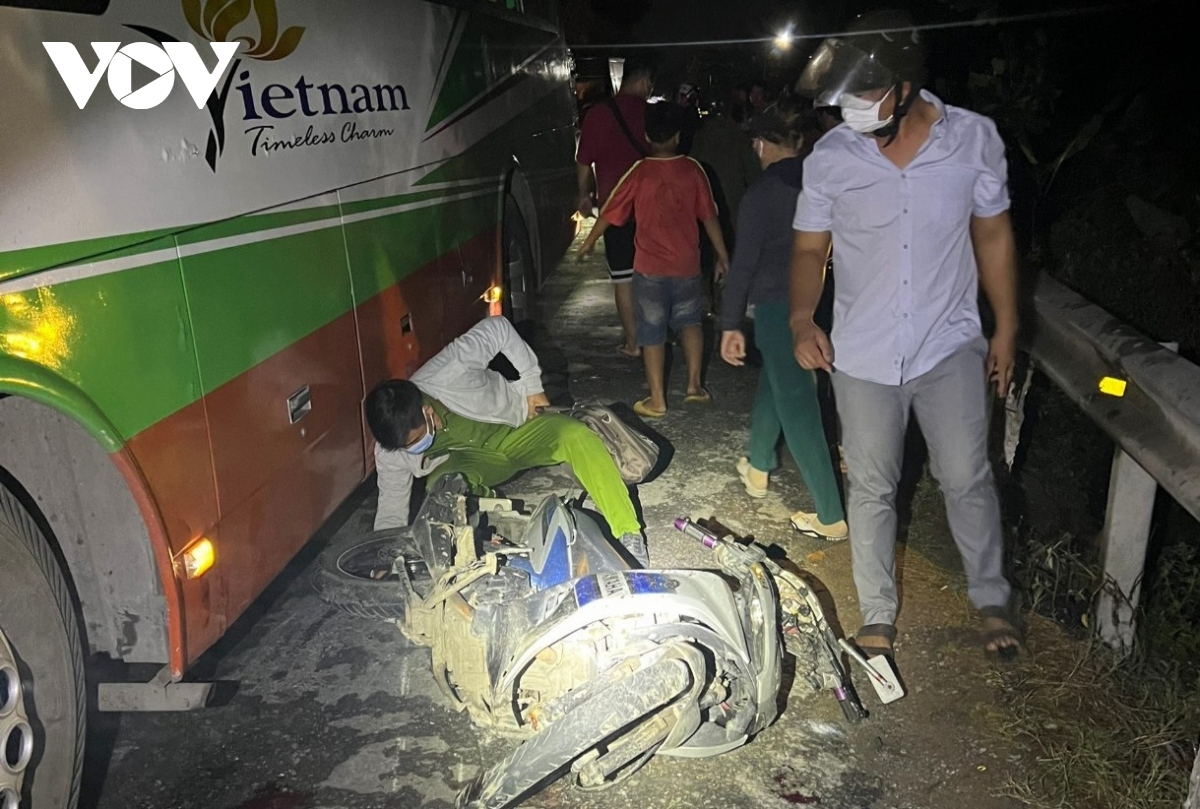tin tuc tai nan giao thong moi nhat ngay 6 4 tim nhan chung vu tai nan khien 1 shipper tu vong dspl 2 tin tuc tai nan giao thong moi nhat ngay 6 4 tim nhan chung vu tai nan khien 1 shipper tu vong dspl 2