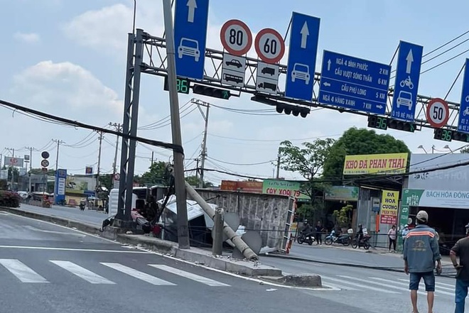tin tuc tai nan giao thong moi nhat ngay 7 4 xe tai keo gay tru dien lat ngang tren quoc lo dspl 1 tin tuc tai nan giao thong moi nhat ngay 7 4 xe tai keo gay tru dien lat ngang tren quoc lo dspl 1