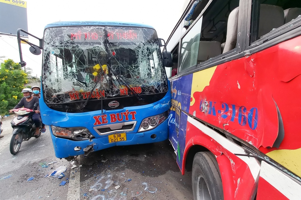 tin tuc tai nan giao thong moi nhat ngay 11 4 2023 xe buyt va cham tren quoc lo 1 3 nguoi nhap vien cap cuu dspl 1 tin tuc tai nan giao thong moi nhat ngay 11 4 2023 xe buyt va cham tren quoc lo 1 3 nguoi nhap vien cap cuu dspl 1