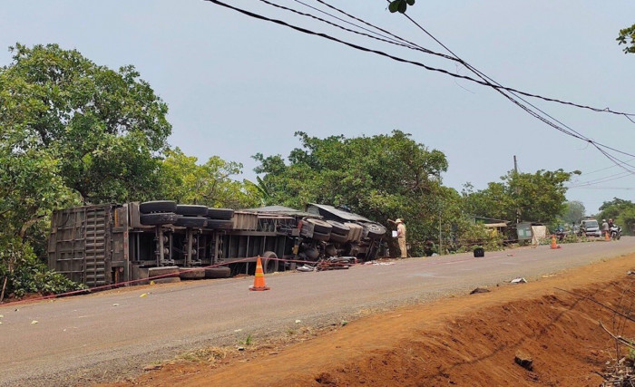 tin tuc tai nan giao thong moi nhat ngay 11 4 2023 xe buyt va cham tren quoc lo 1 3 nguoi nhap vien cap cuu dspl 2 tin tuc tai nan giao thong moi nhat ngay 11 4 2023 xe buyt va cham tren quoc lo 1 3 nguoi nhap vien cap cuu dspl 2