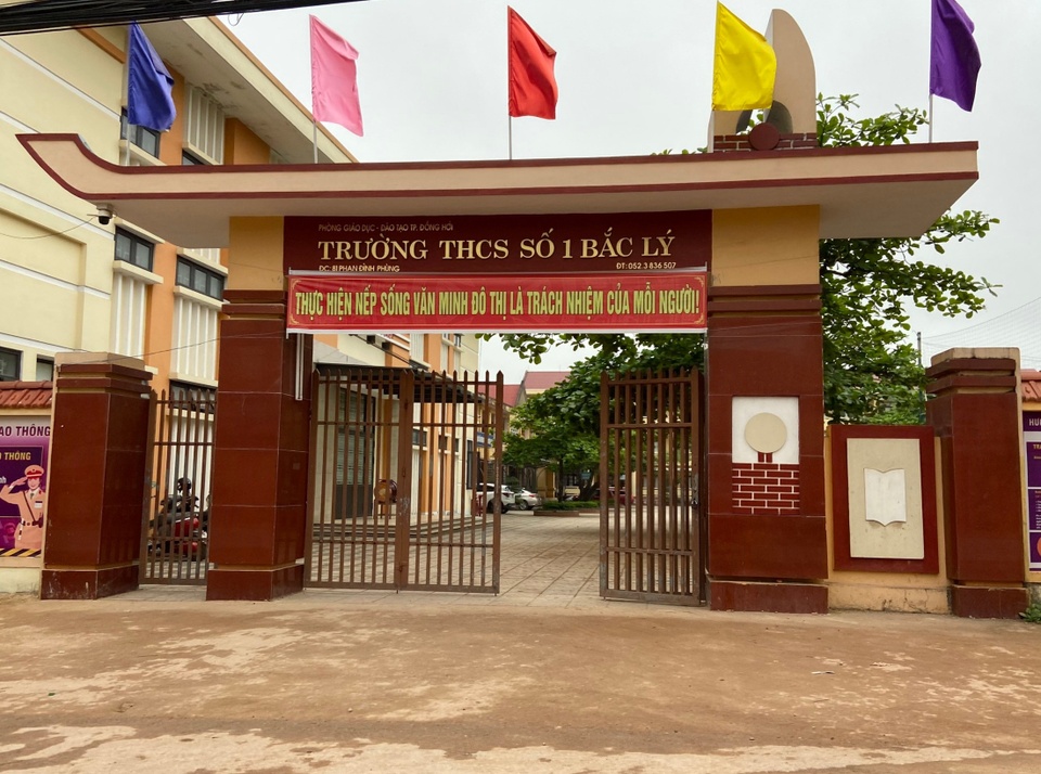 vu clip nu sinh bat ban quy tat lien tiep vao mat hieu truong noi gi dspl