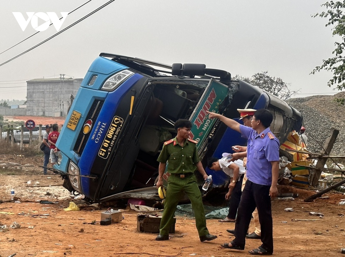tin tuc tai nan giao thong moi nhat ngay 17 4 2023 xe khach lat nghieng mot nguoi tu vong dspl 11 tin tuc tai nan giao thong moi nhat ngay 17 4 2023 xe khach lat nghieng mot nguoi tu vong dspl 11