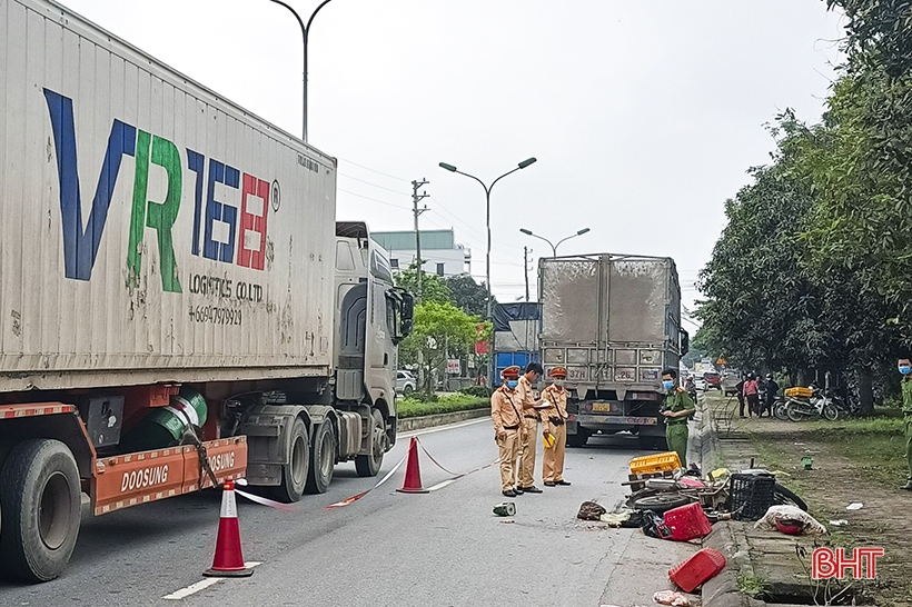 tin tuc tai nan giao thong moi nhat ngay 18 4 2023 xe tai va cham xe may 2 nguoi thuong vong dspl 1 tin tuc tai nan giao thong moi nhat ngay 18 4 2023 xe tai va cham xe may 2 nguoi thuong vong dspl 1