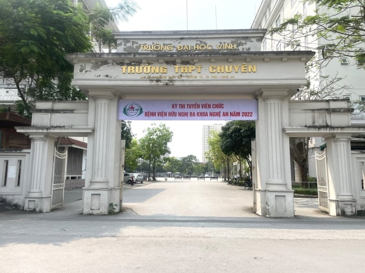 vu nu sinh truong thpt chuyen dh vinh tu tu giao vien va hoc sinh bi nhan tin de doa dspl 1 vu nu sinh truong thpt chuyen dh vinh tu tu giao vien va hoc sinh bi nhan tin de doa dspl 1