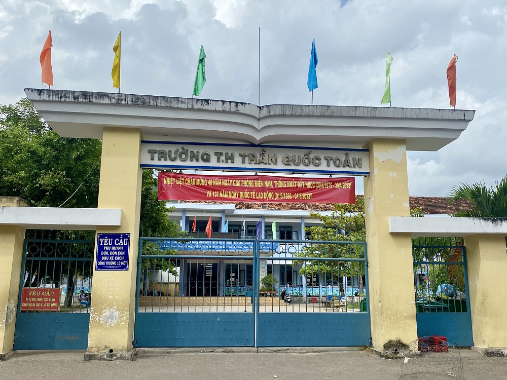 vu truong hoc thong bao trich tien chup anh cua hoc sinh cho giao vien xem xet trach nhiem de xu ly dspl 1